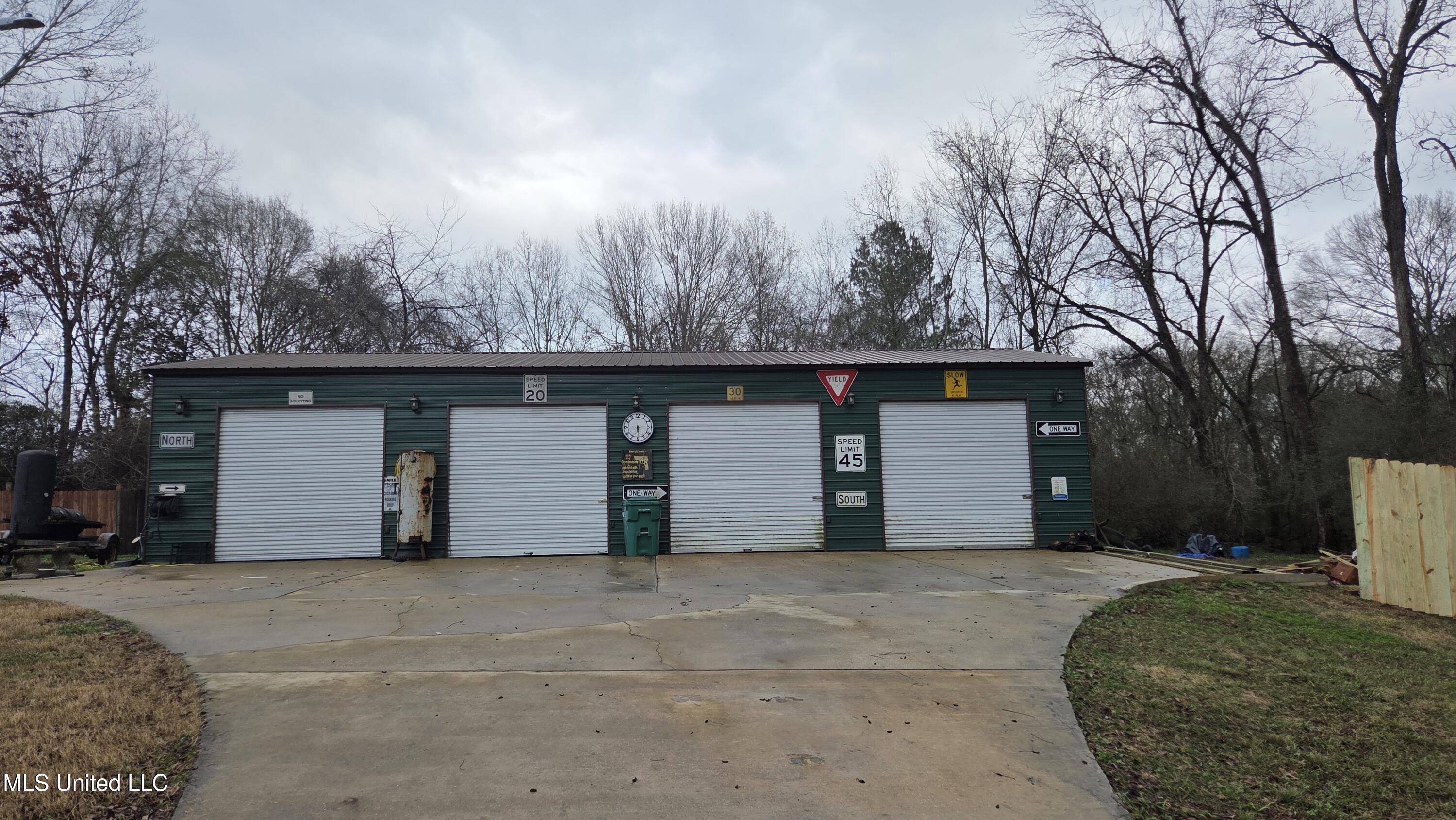 419 Vicksburg Street Edwards, MS 39066 - Photo 29 of 33 Shop 1