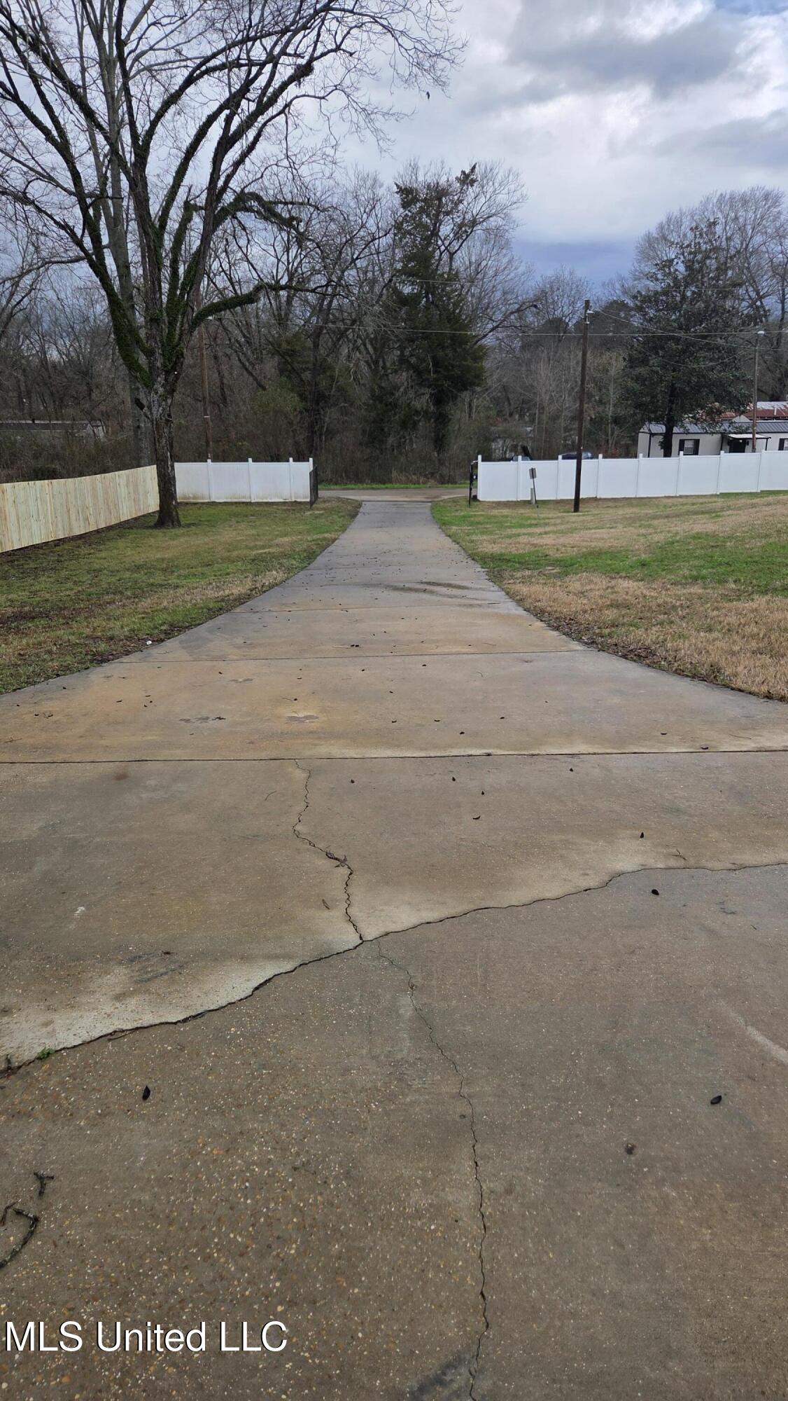 419 Vicksburg Street Edwards, MS 39066 - Photo 33 of 33 shop drive - Copy - Copy (1)