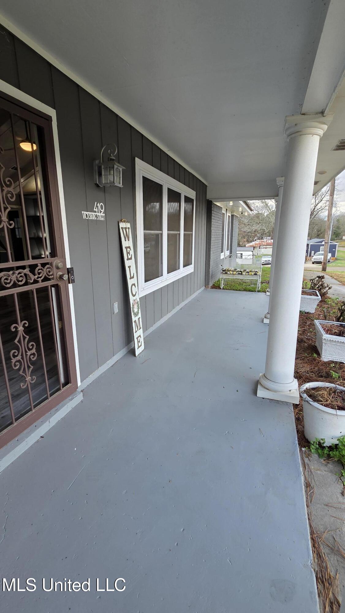 419 Vicksburg Street Edwards, MS 39066 - Photo 4 of 33 front porch