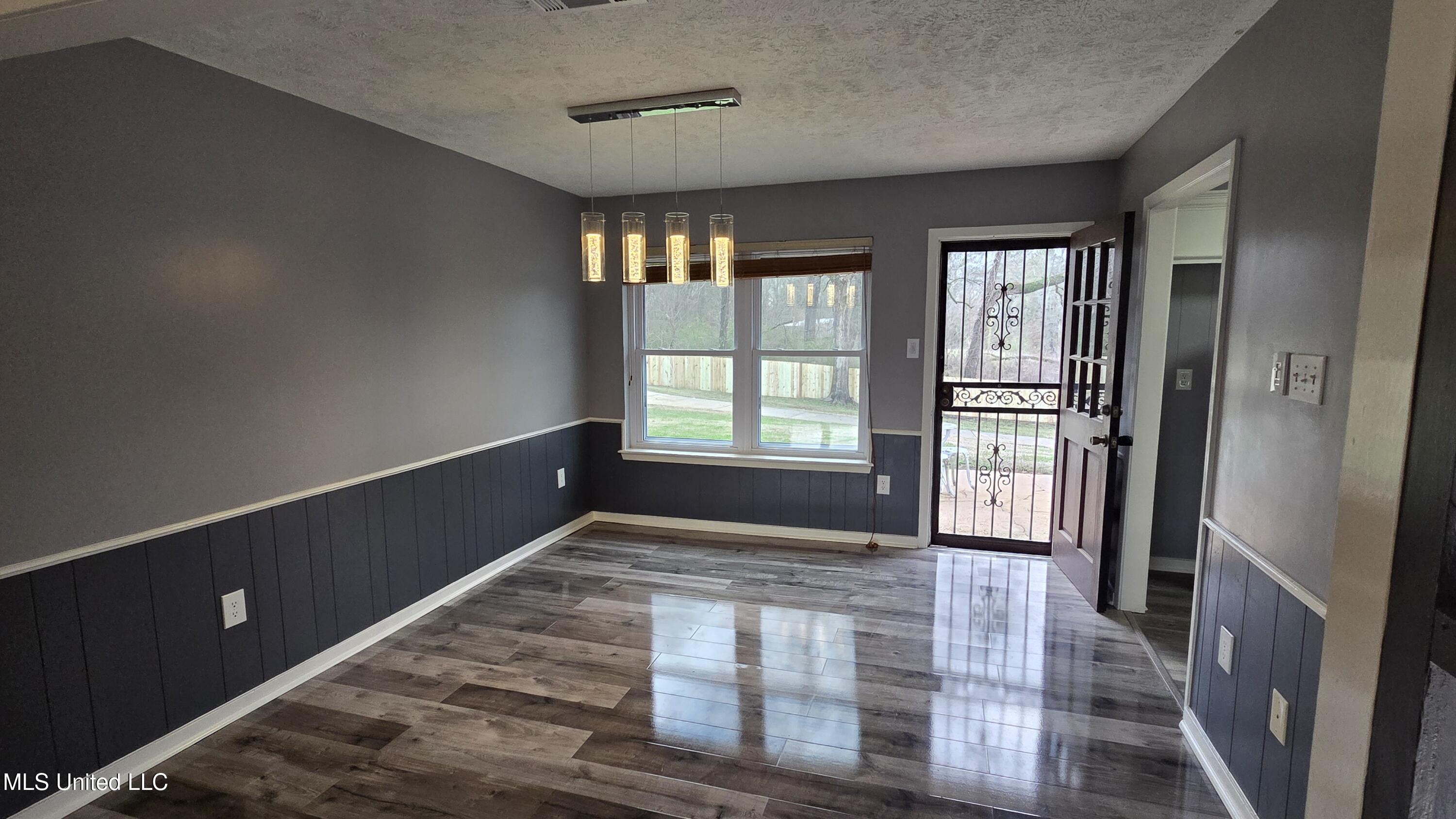419 Vicksburg Street Edwards, MS 39066 - Photo 7 of 33 dining room 1