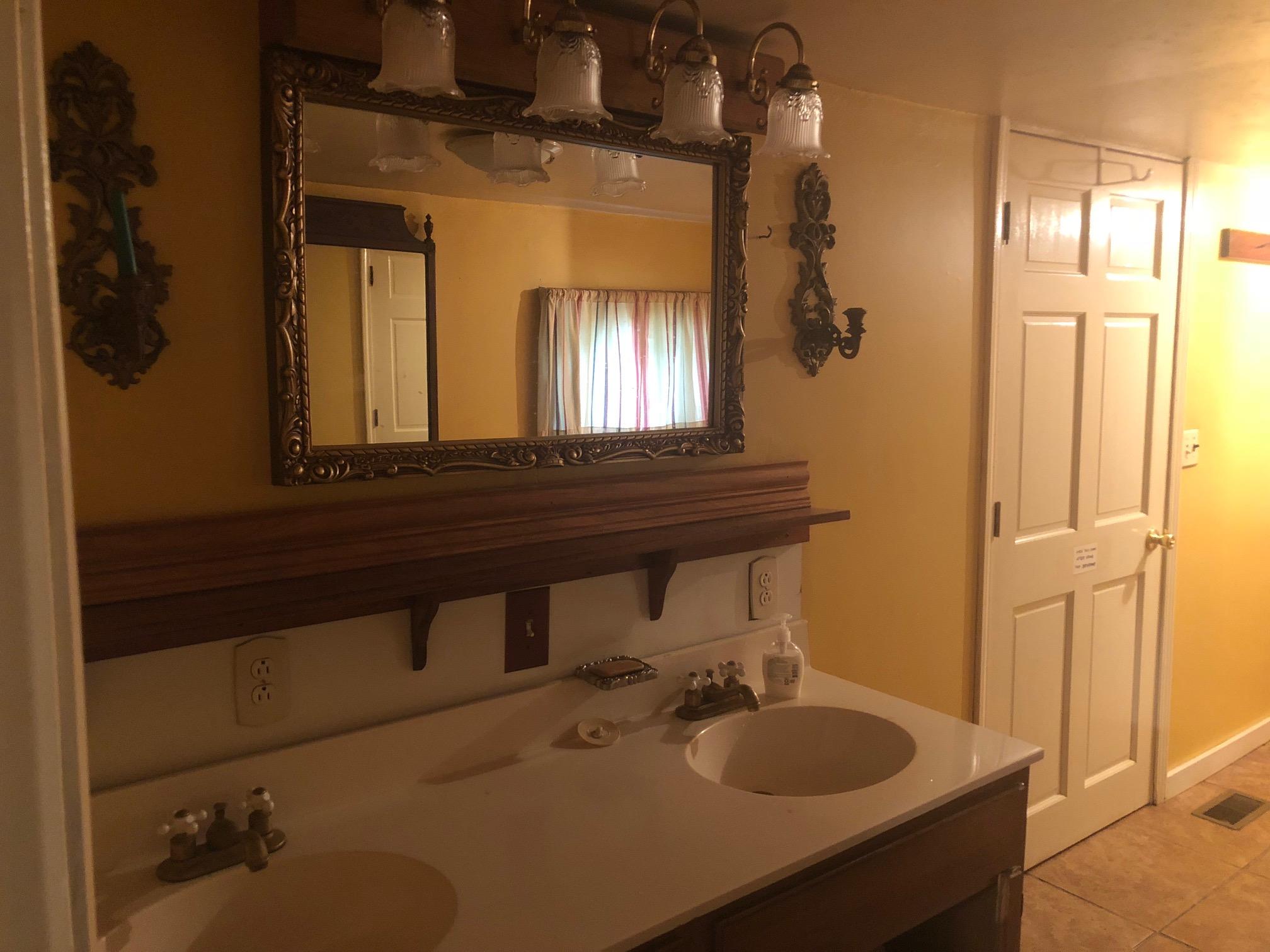 1315 Lake Howard Road LaFayette, GA 30728 - Photo 11 of 40 Full Bathroom