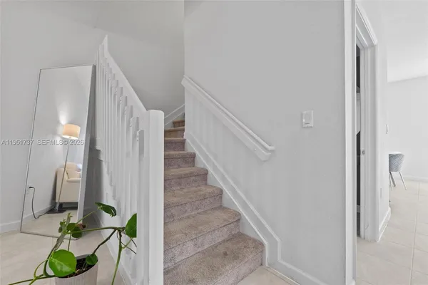 a view of entryway with livingroom