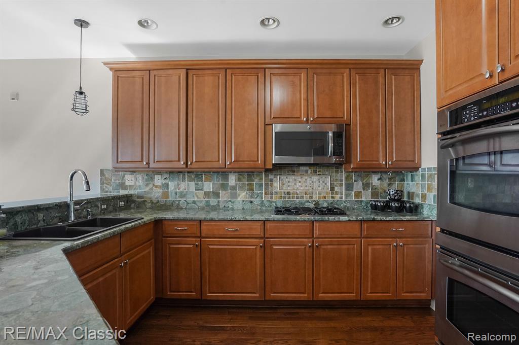 24825 Reeds Pointe Drive Novi, MI 48374 - Photo 16 of 56