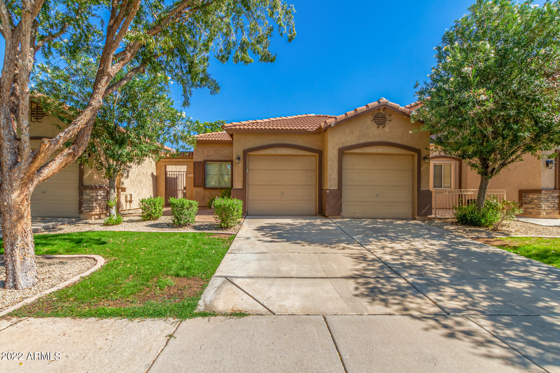 927 South Racine Lane Gilbert, AZ 85296 - Photo 1 of 26 01 - Racine