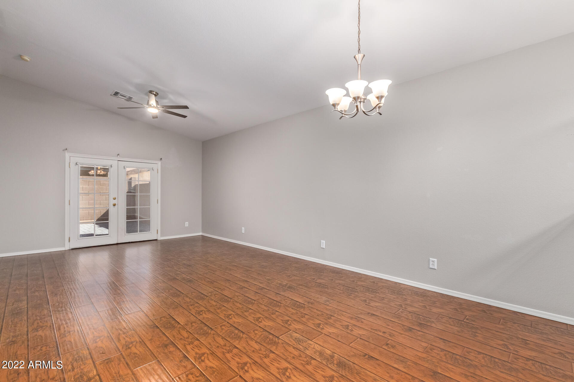 927 South Racine Lane Gilbert, AZ 85296 - Photo 2 of 26 05 - Racine