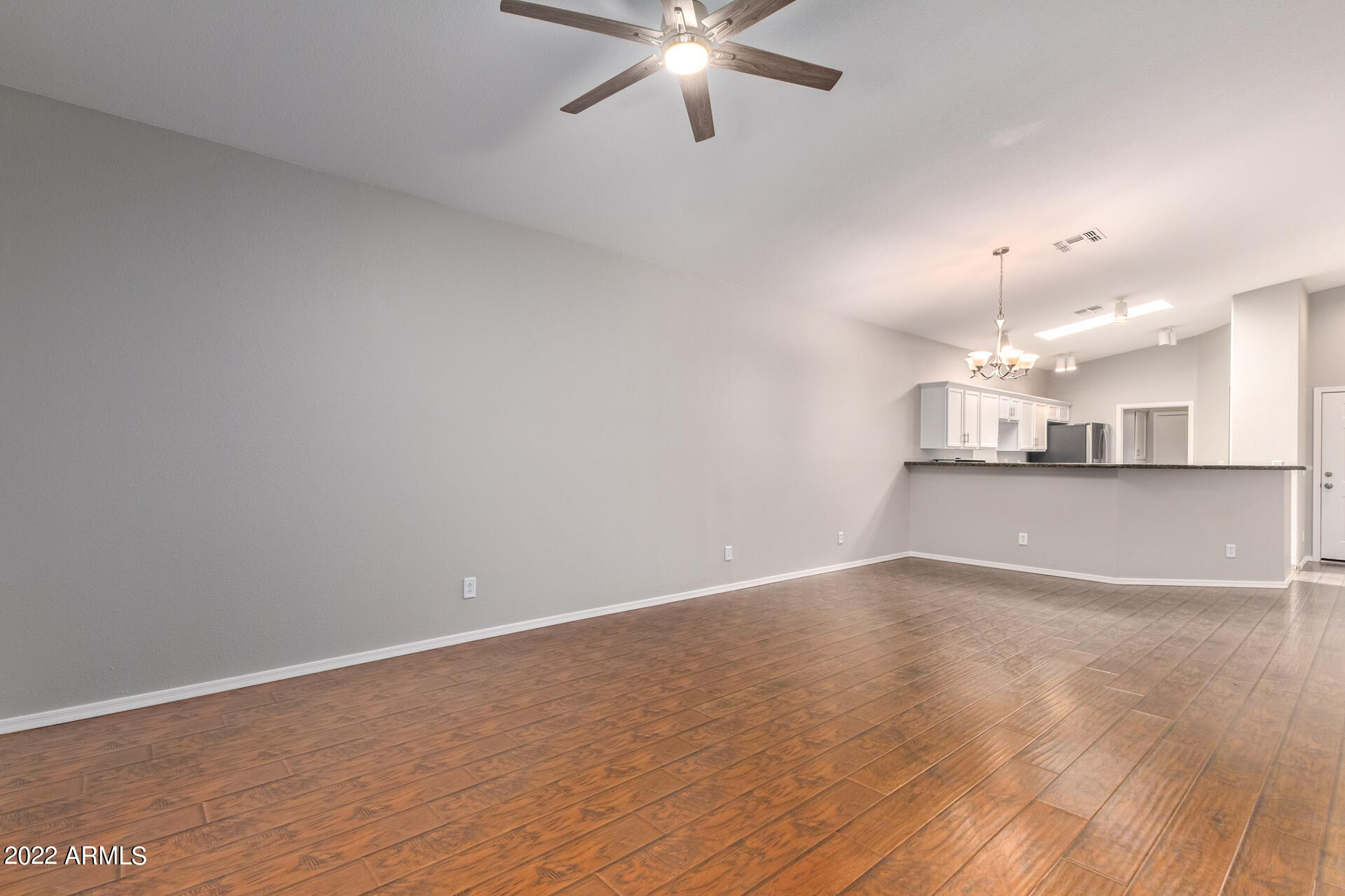 927 South Racine Lane Gilbert, AZ 85296 - Photo 5 of 26 08 - Racine