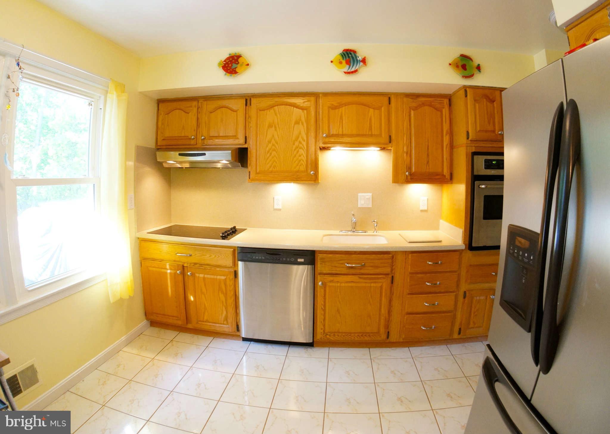 13228 Sturbridge Road Woodbridge, VA 22192 - Photo 3 of 19 Kitchen
