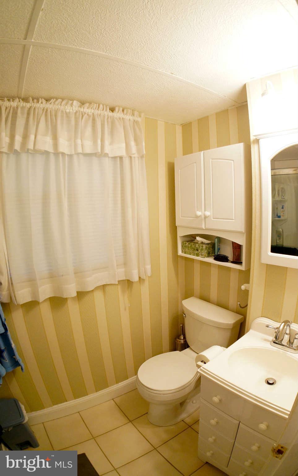 13228 Sturbridge Road Woodbridge, VA 22192 - Photo 6 of 19 Bath