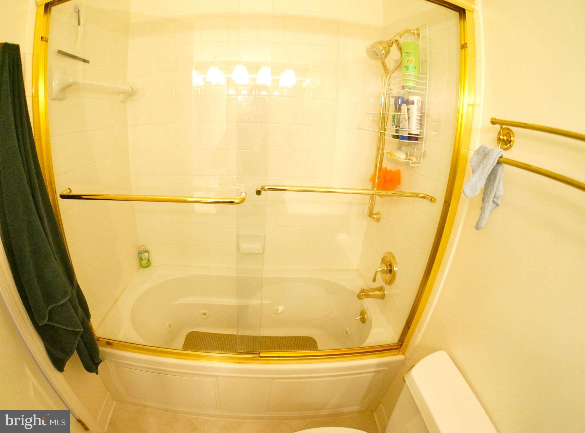 13228 Sturbridge Road Woodbridge, VA 22192 - Photo 8 of 19 Bath