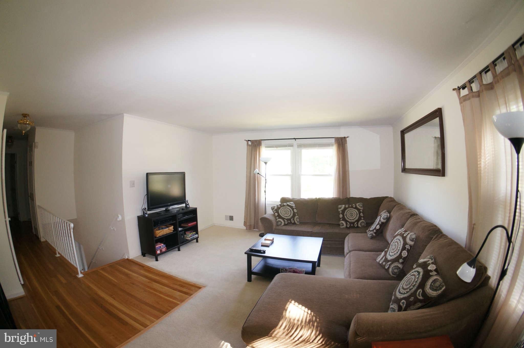 13228 Sturbridge Road Woodbridge, VA 22192 - Photo 10 of 19 Living Room
