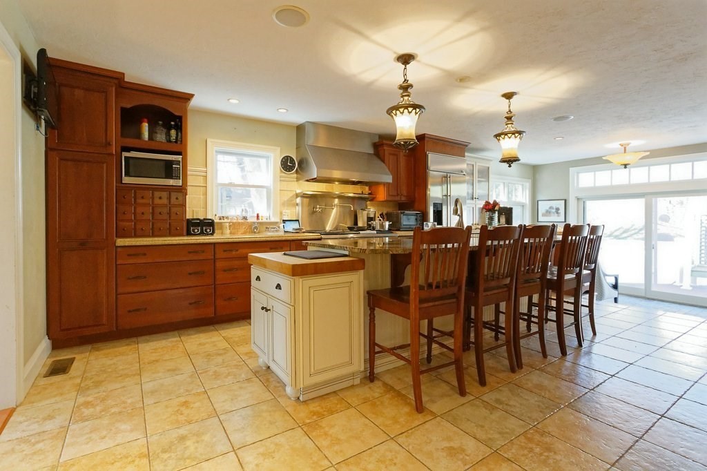 24 Brantwood Road Worcester, MA 01602 - Photo 4 of 37