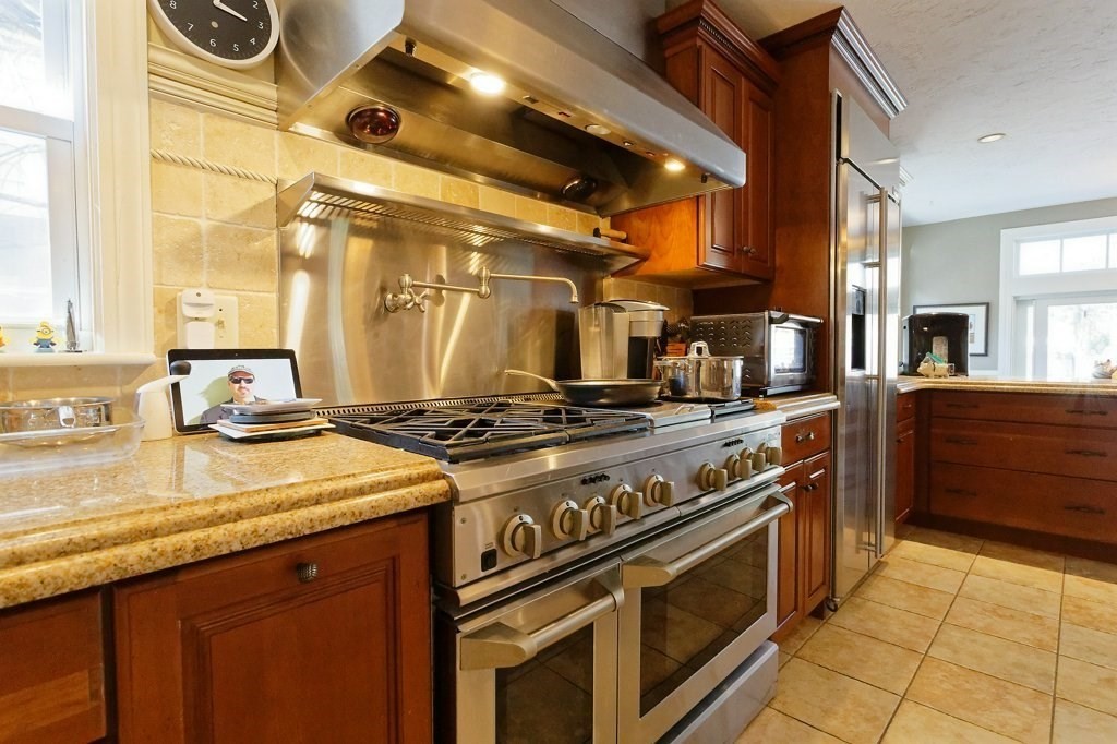 24 Brantwood Road Worcester, MA 01602 - Photo 6 of 37