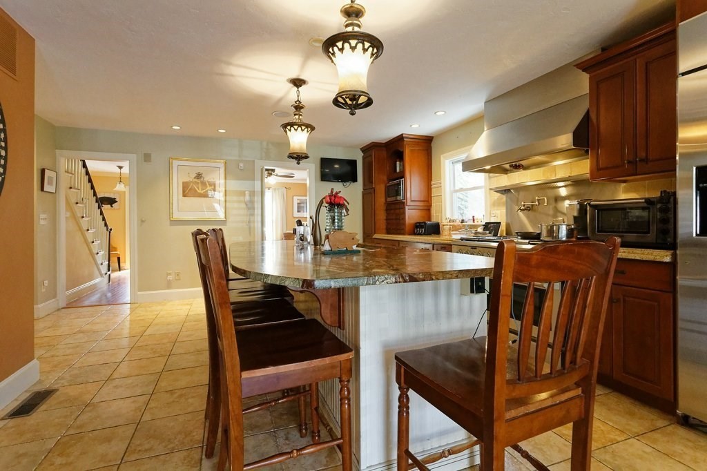 24 Brantwood Road Worcester, MA 01602 - Photo 7 of 37
