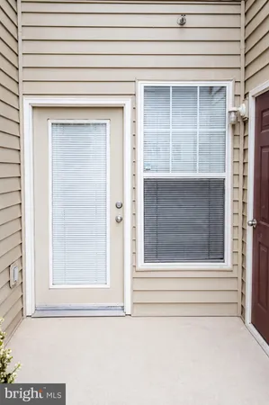 $2,100 | 5123 A Travis Edward Way, Unit A, Centreville, VA 20120