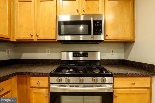 $2,100 | 5123 A Travis Edward Way, Unit A, Centreville, VA 20120