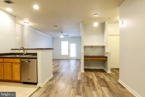 $2,100 | 5123 A Travis Edward Way, Unit A, Centreville, VA 20120