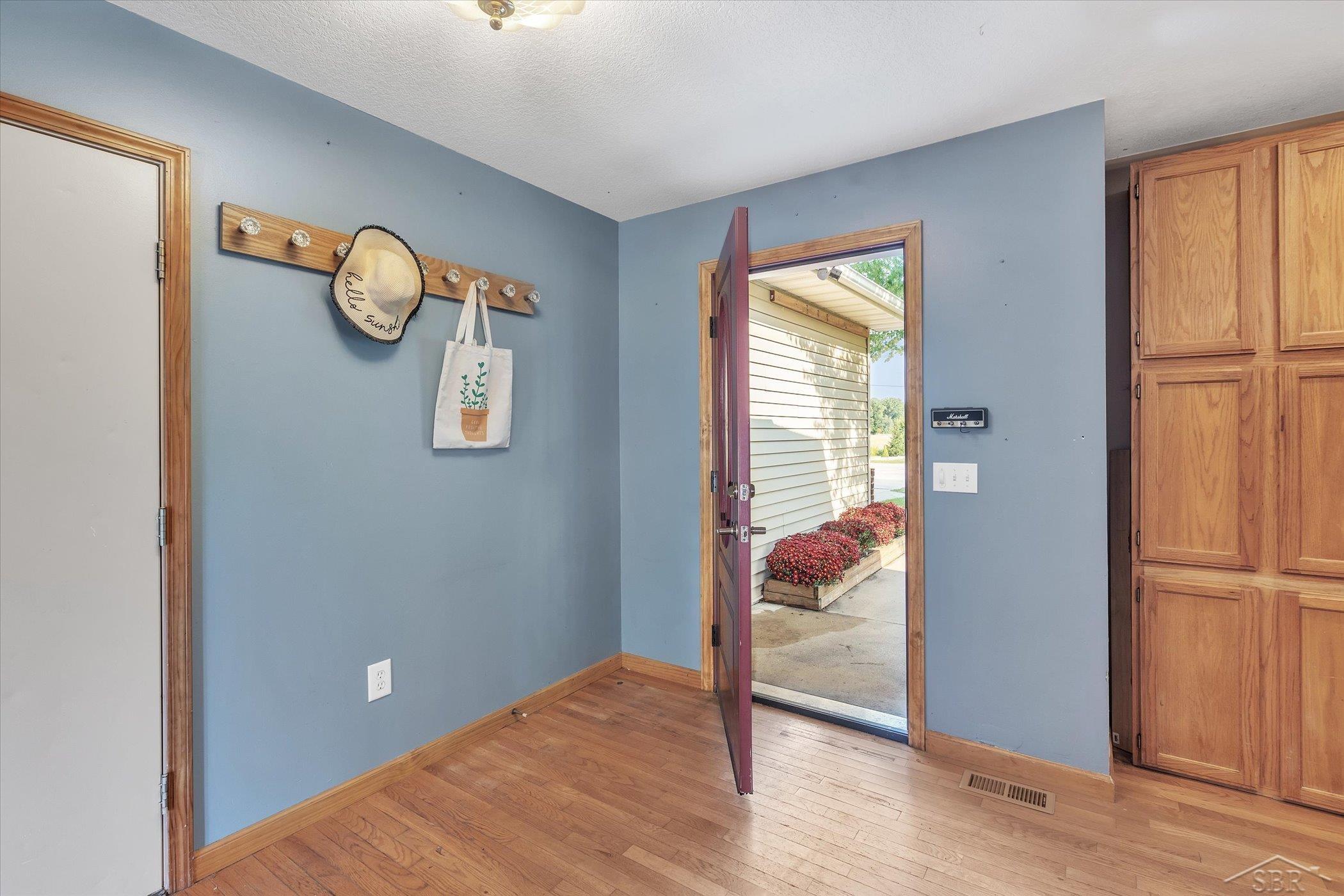 1851 West Midland Road Auburn, MI 48611 - Photo 6 of 49 50090198-5.JPG
