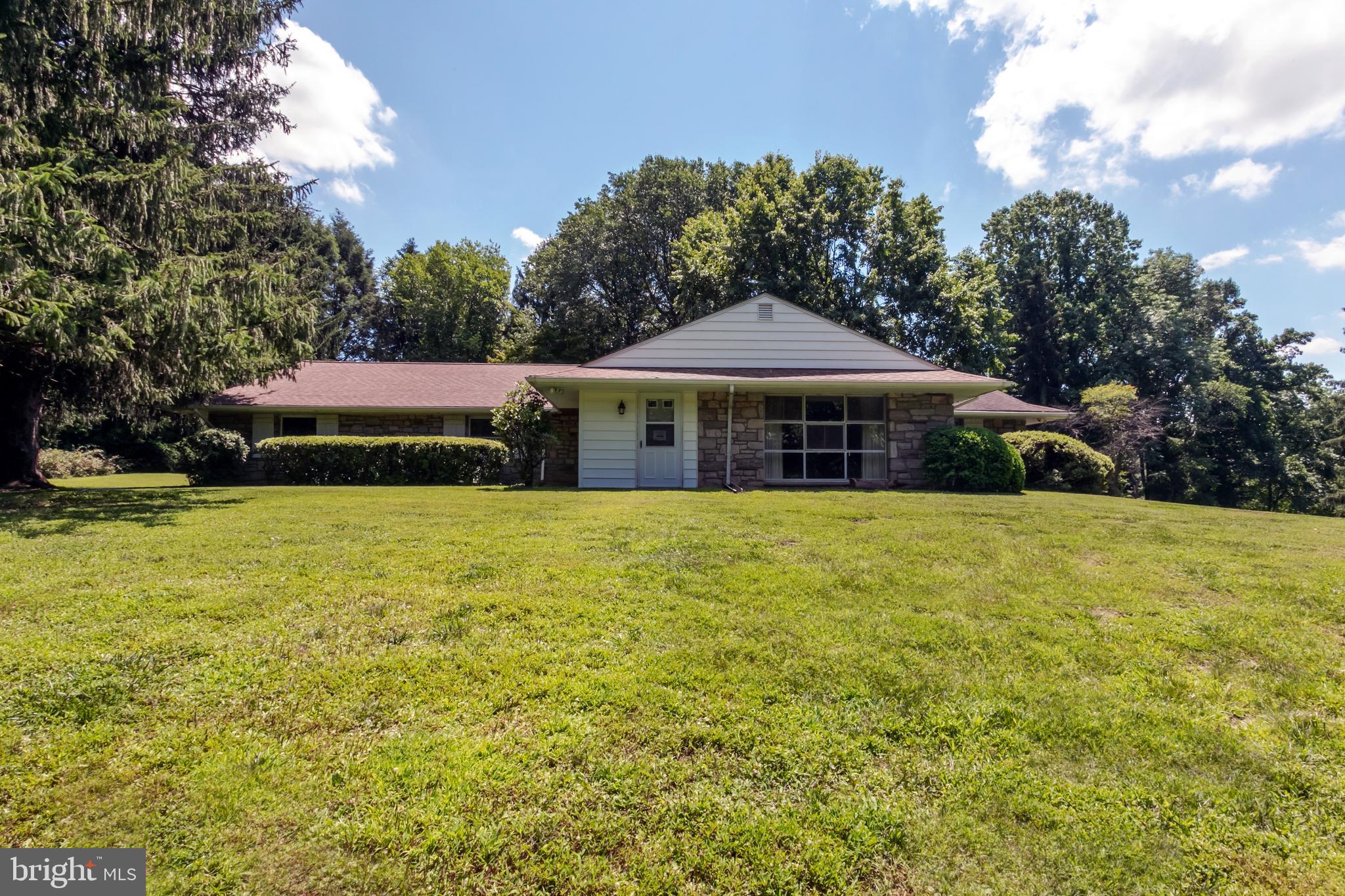 825 Crum Creek Road Springfield, PA 19064 - Photo 3 of 24 Gallery Image 3