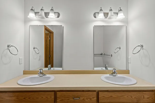 $215,000 | 301 Roosevelt Street South, Unit G, Cambridge, MN 55008