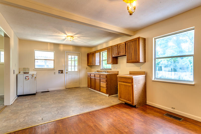 5113 Clover Road Knoxville, TN 37912 - Photo 11 of 18 015161014-2-5113CloverRdKnoxvilleTN-SMAL