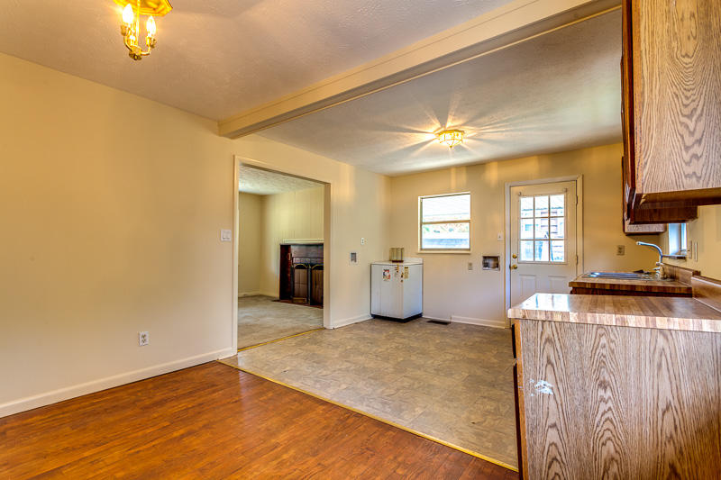 5113 Clover Road Knoxville, TN 37912 - Photo 12 of 18 016161014-2-5113CloverRdKnoxvilleTN-SMAL