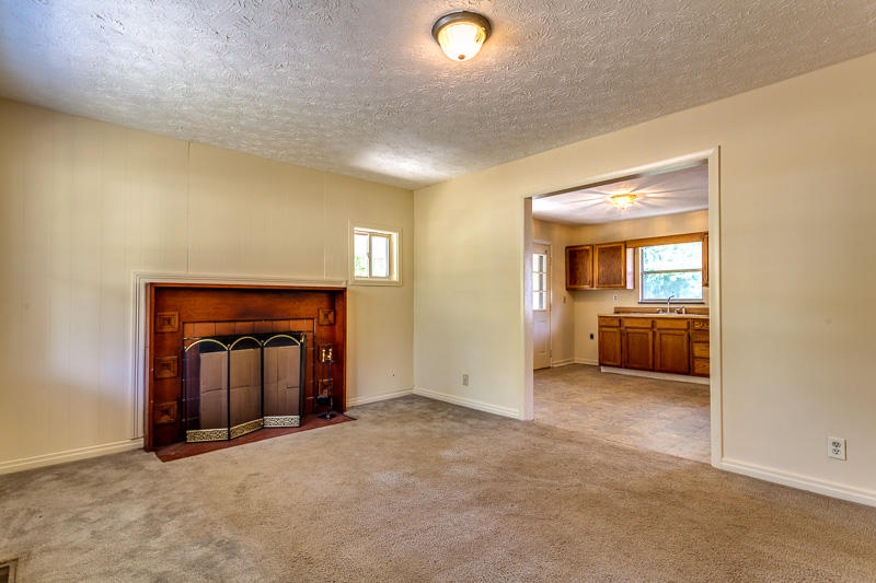 5113 Clover Road Knoxville, TN 37912 - Photo 5 of 18 010161014-2-5113CloverRdKnoxvilleTN-SMAL