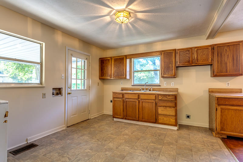 5113 Clover Road Knoxville, TN 37912 - Photo 8 of 18 012161014-2-5113CloverRdKnoxvilleTN-SMAL