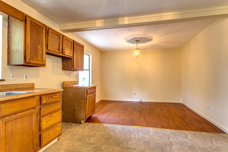 5113 Clover Road Knoxville, TN 37912 - Photo 9 of 18 013161014-2-5113CloverRdKnoxvilleTN-SMAL