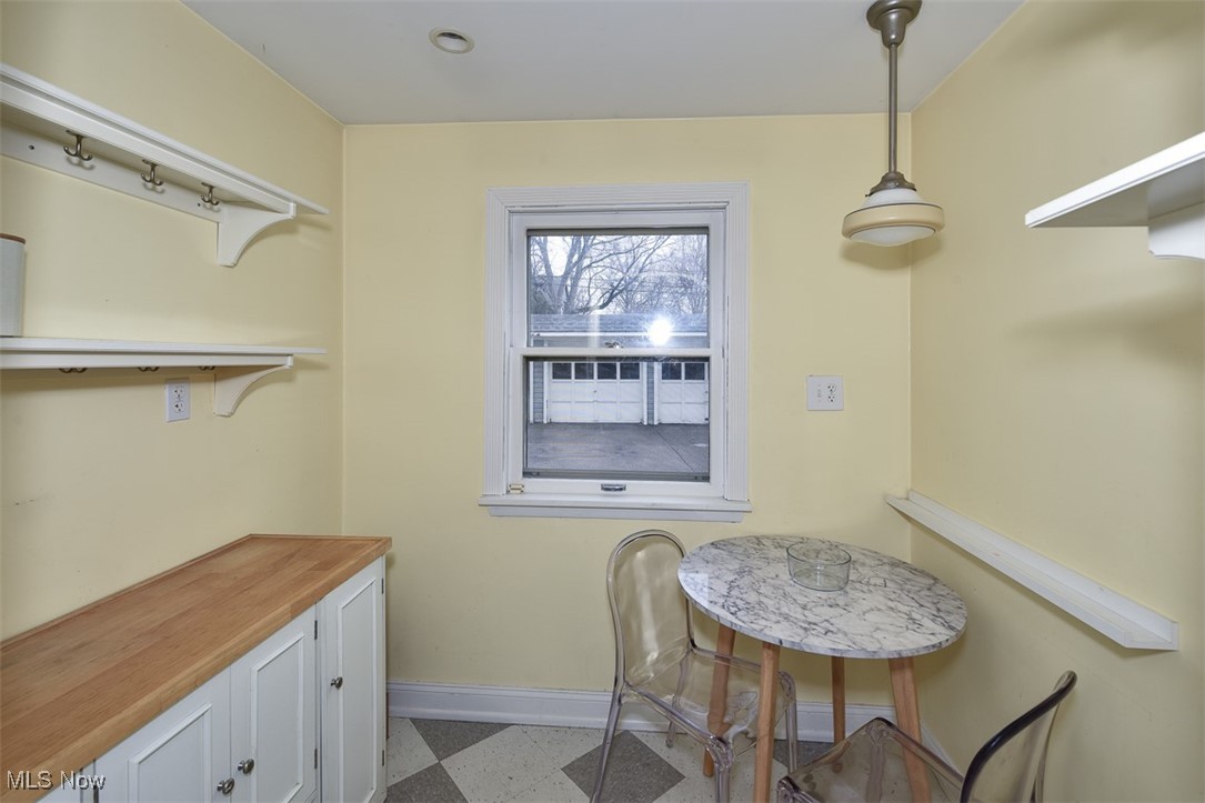 999 Pennfield Road Cleveland, OH 44121 - Photo 11 of 42 View of eat in kitchen dining area