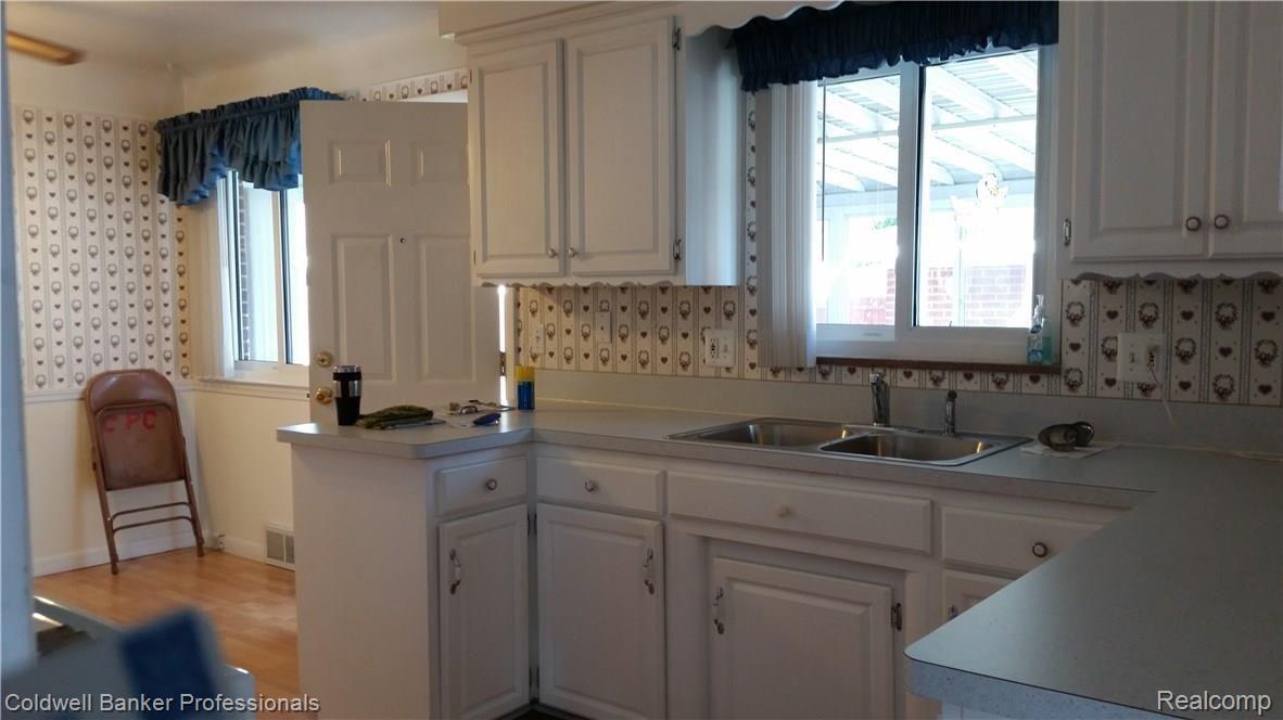 19341 Stephens Road Eastpointe, MI 48021 - Photo 4 of 11 4.jpg