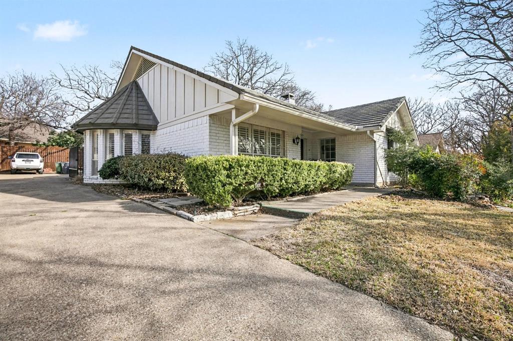 5009 River Ridge Road Arlington, TX 76017 - Photo 1 of 28 front view of a house and a yard