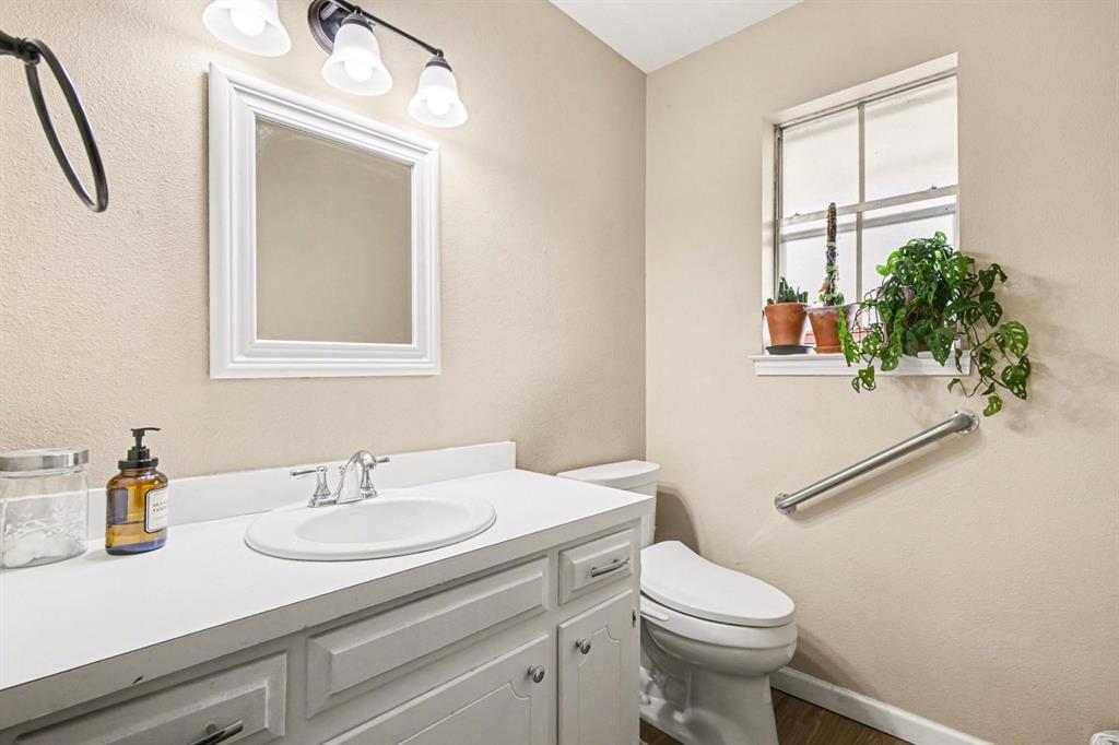 5009 River Ridge Road Arlington, TX 76017 - Photo 17 of 28 a bathroom with a sink toilet and mirror