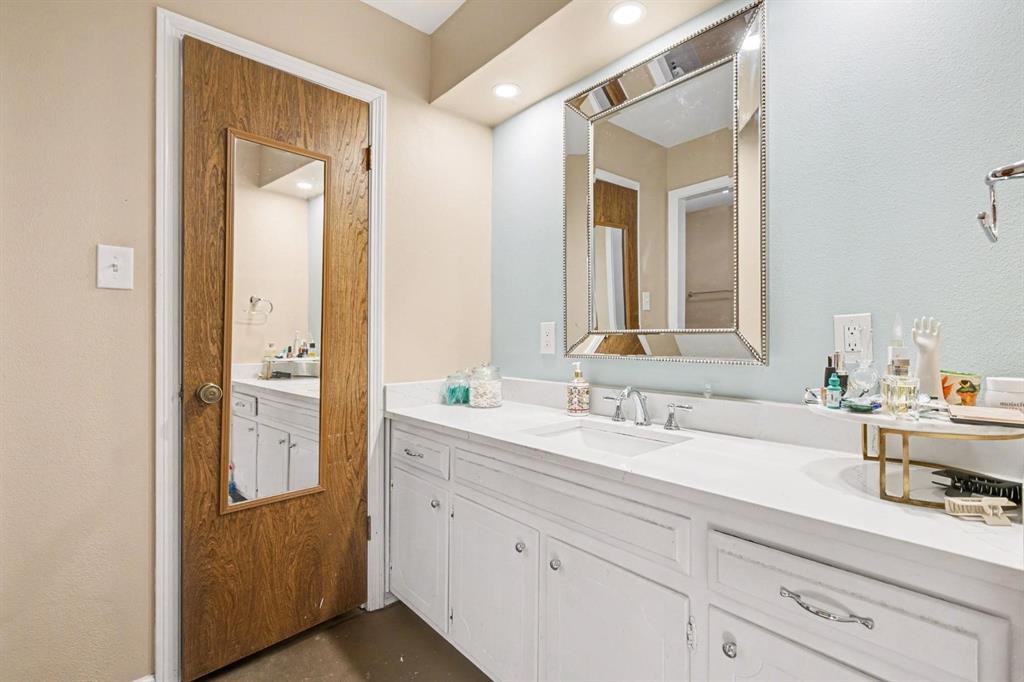 5009 River Ridge Road Arlington, TX 76017 - Photo 20 of 28 a spacious bathroom with a double vanity sink mirror and