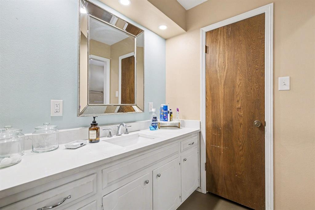 5009 River Ridge Road Arlington, TX 76017 - Photo 21 of 28 a bathroom with a sink and a mirror