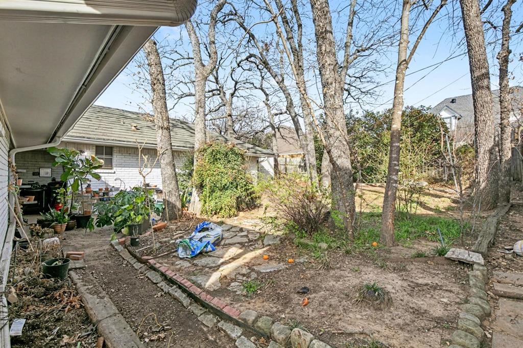 5009 River Ridge Road Arlington, TX 76017 - Photo 26 of 28 a view of a back yard of the house