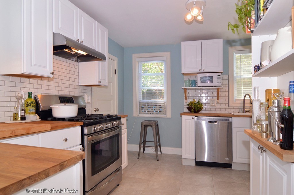 61 Rochambeau Avenue Providence, RI 02906 - Photo 3 of 24 Gallery Image 3