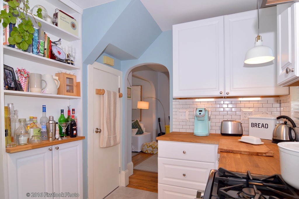 61 Rochambeau Avenue Providence, RI 02906 - Photo 4 of 24 Gallery Image 4