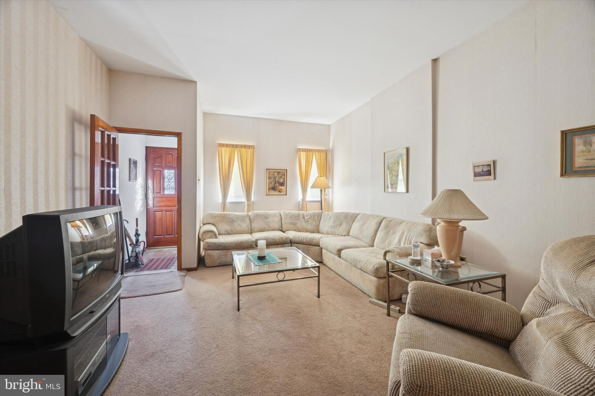 2020 South 9th Street Philadelphia, PA 19148 - Photo 4 of 19 a living room with furniture and a window