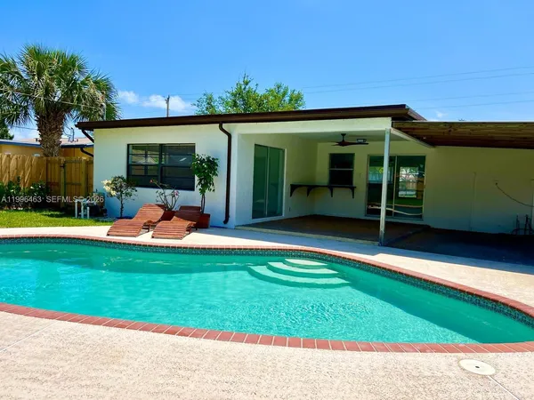 $4,800 | 329 Southwest 3rd Street, Boca Raton, FL 33432