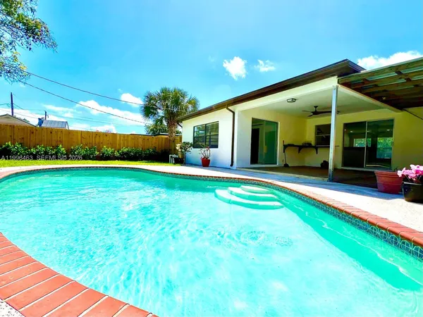 $4,800 | 329 Southwest 3rd Street, Boca Raton, FL 33432