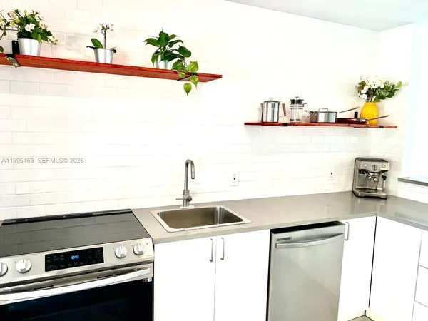 $4,800 | 329 Southwest 3rd Street, Boca Raton, FL 33432