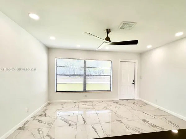 $4,800 | 329 Southwest 3rd Street, Boca Raton, FL 33432