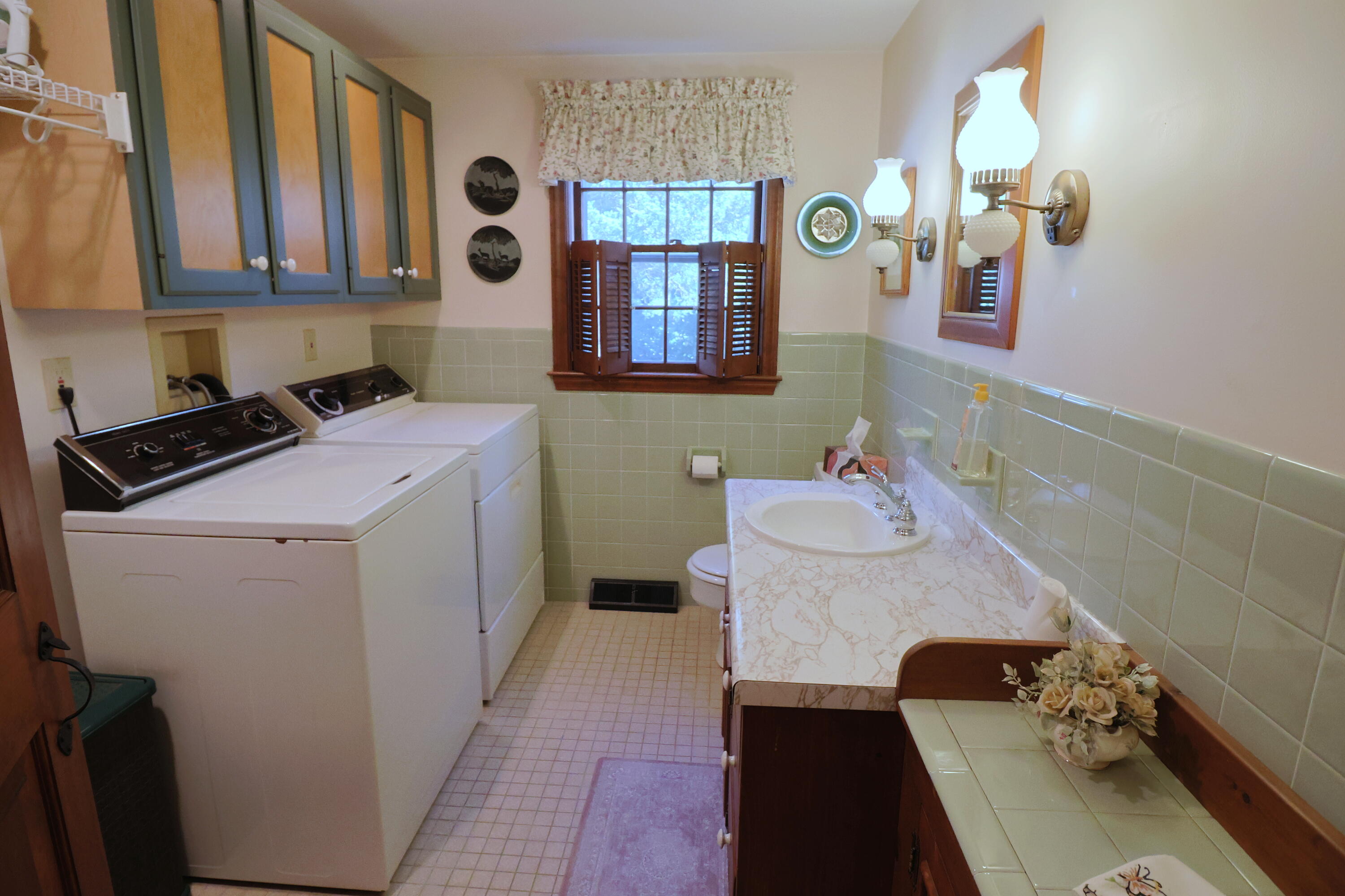 42 Robbins Circle Dennis, MA 02638 - Photo 16 of 46 a bathroom with a sink mirror and toilet