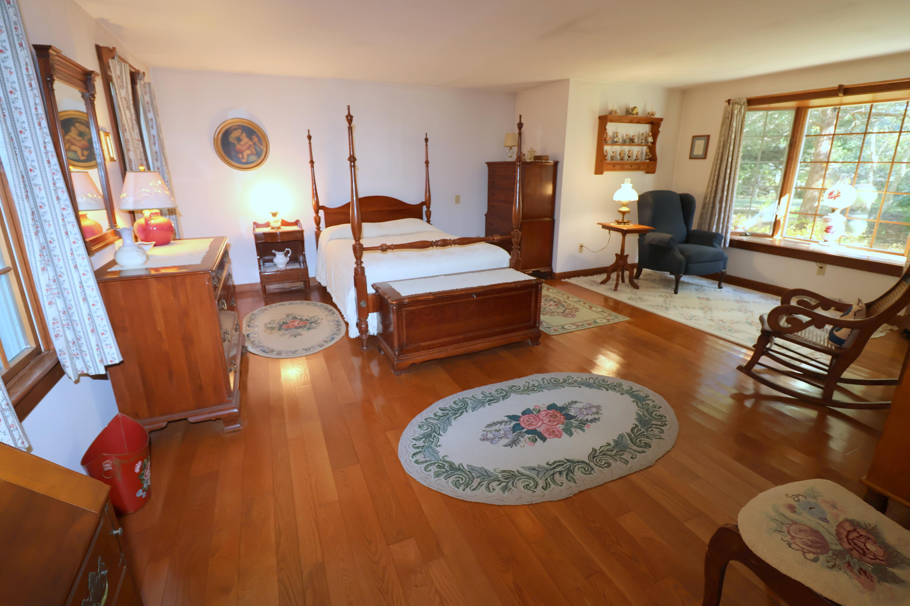 42 Robbins Circle Dennis, MA 02638 - Photo 23 of 46 a living room with furniture and a table