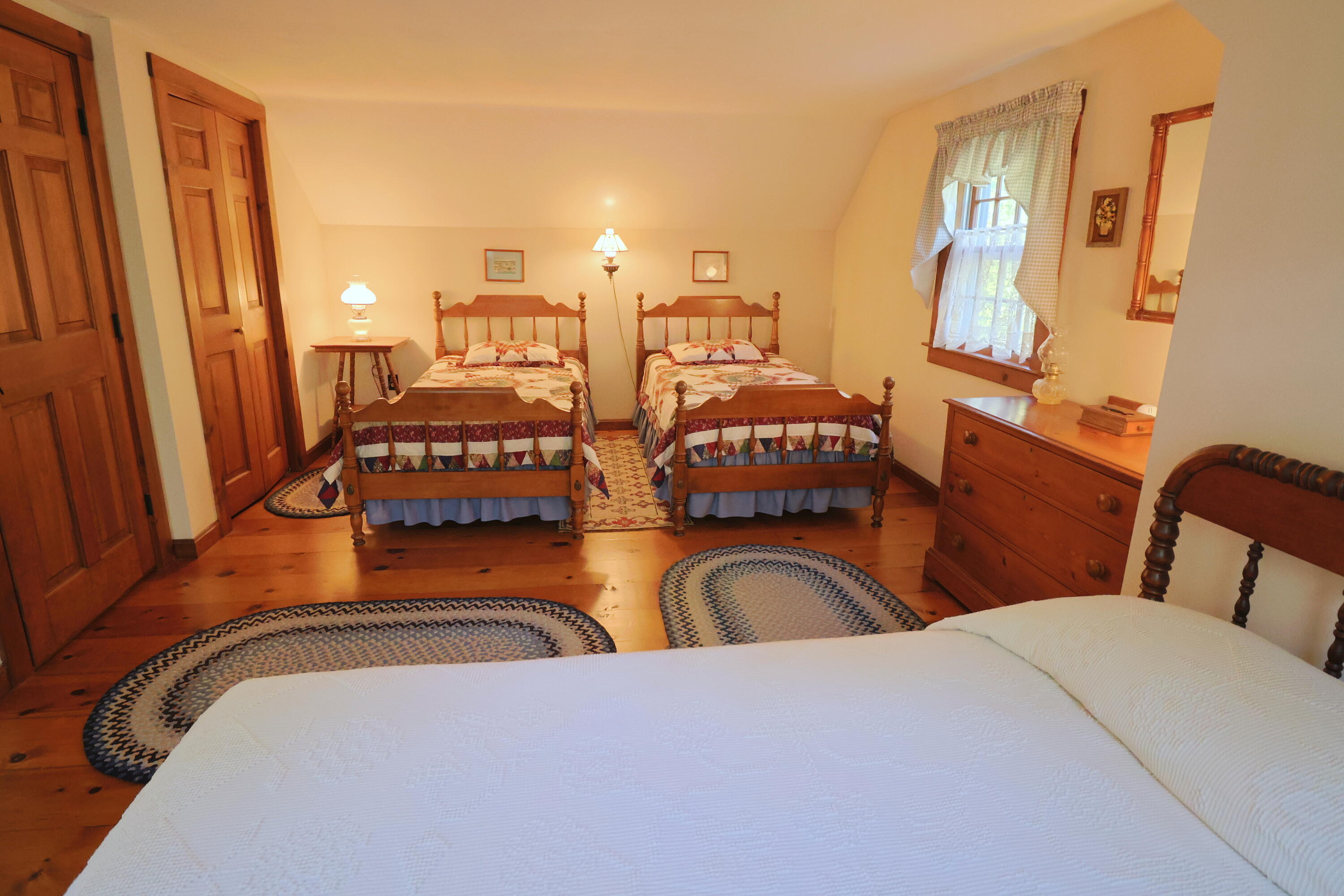 42 Robbins Circle Dennis, MA 02638 - Photo 38 of 46 a bedroom with bed and a large mirror