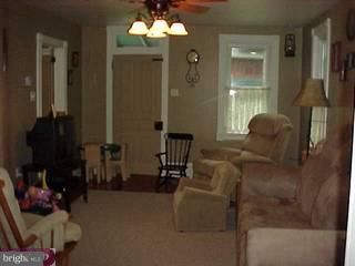 857 Mountain View Road Reading, PA 19607 - Photo 3 of 6