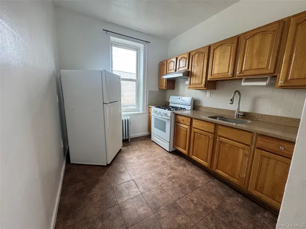 $2,800 | 74-38 Jamaica Avenue, Unit 2 | Woodhaven