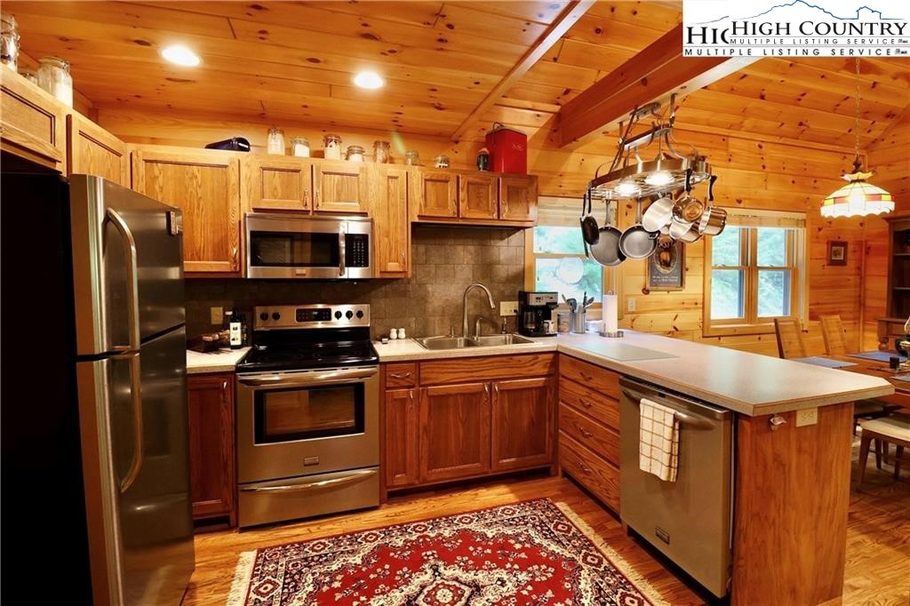 307 Yellowrock Road Banner Elk, NC 28604 - Photo 14 of 43 Gallery Image 14