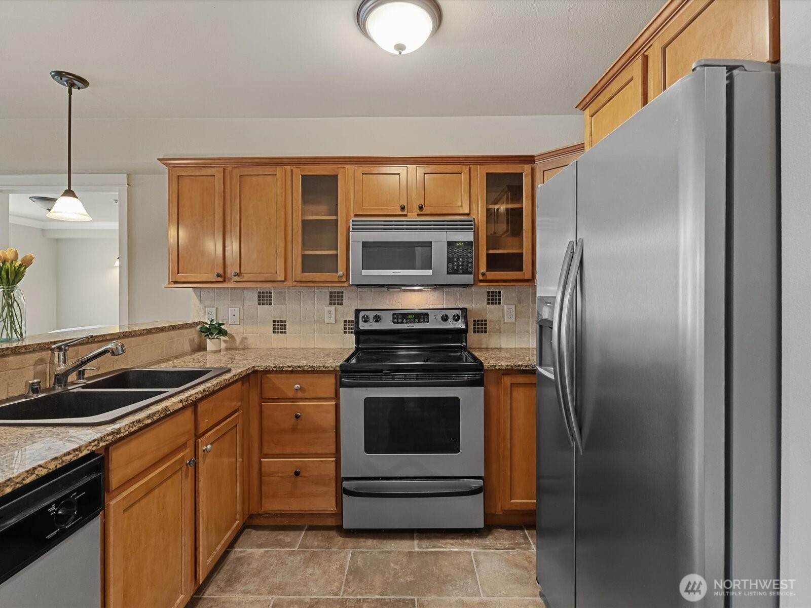 690 32nd Street, Unit B205 Bellingham, WA 98225 - Photo 16 of 40 a kitchen with a stove and a microwave