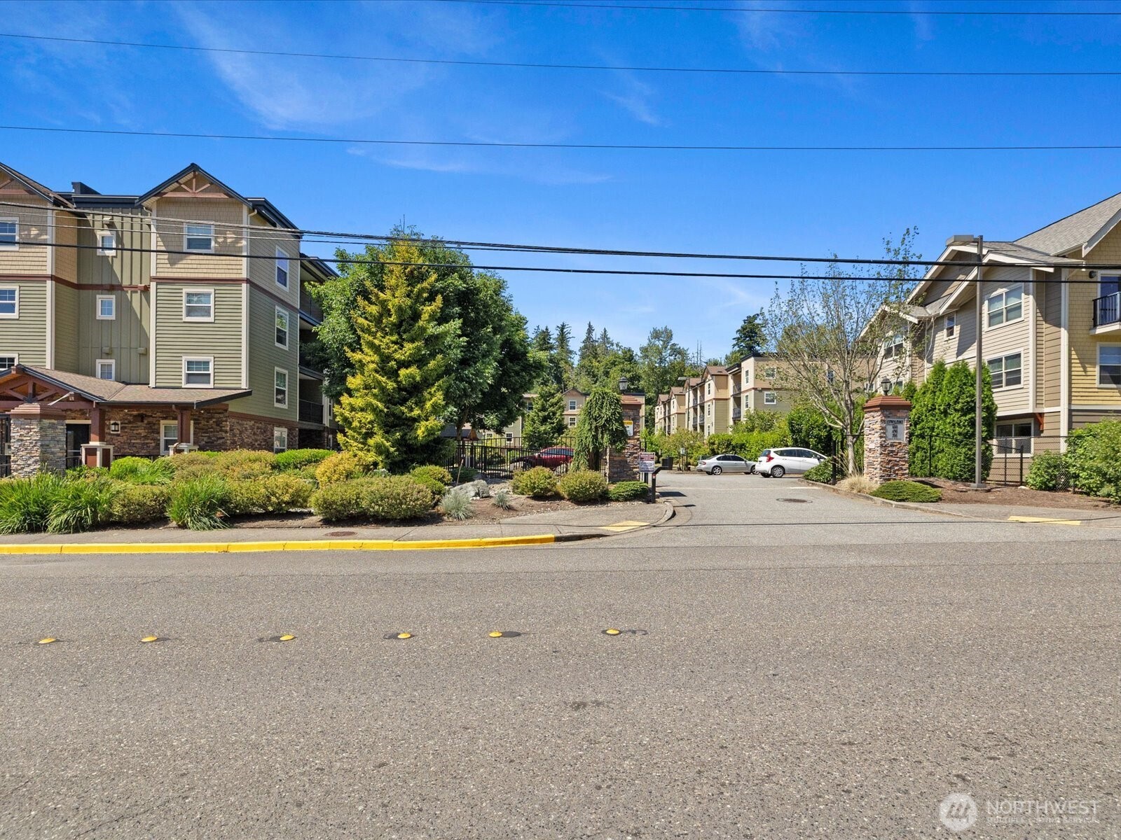 690 32nd Street, Unit B205 Bellingham, WA 98225 - Photo 3 of 40 front view of a house with a street